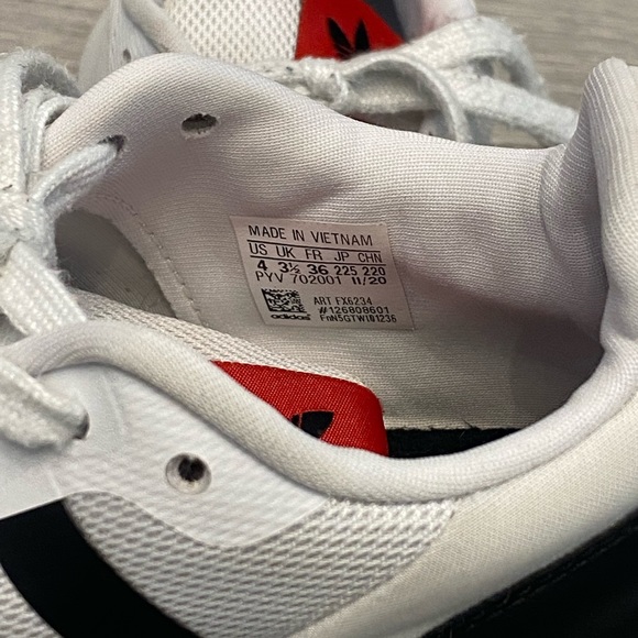 Adidas Originals Smooth Runner Sneaker - Big Kid Size 6 US - Unisex - Picture 10 of 10